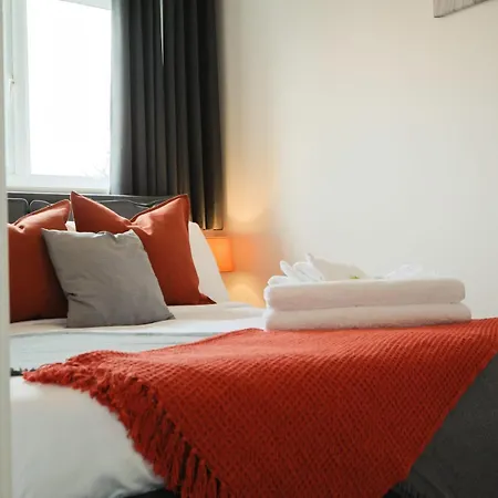 Broadcroft Two Bedroom House In North * Bristol