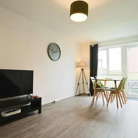 Broadcroft Two Bedroom House In North Hébergement de vacances
